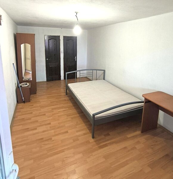 Giurgiului, CFR Progresul, 30 min. de Piata Unirii cu STB, modesta, in vila